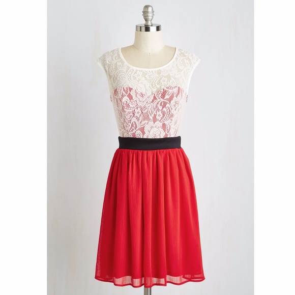 Modcloth Dresses & Skirts - NWOT Modclotch Shortcake Story Dress in Red